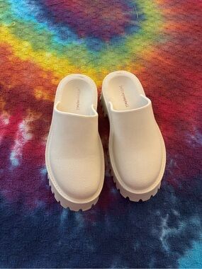 Jeffery Campbell Cream Clogs Size 9